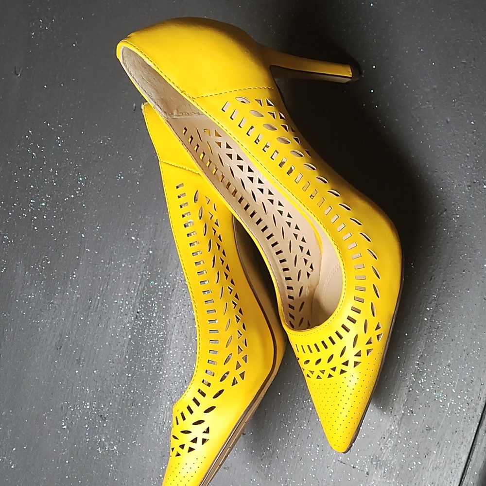 Unisa yellow cutout heels size 8